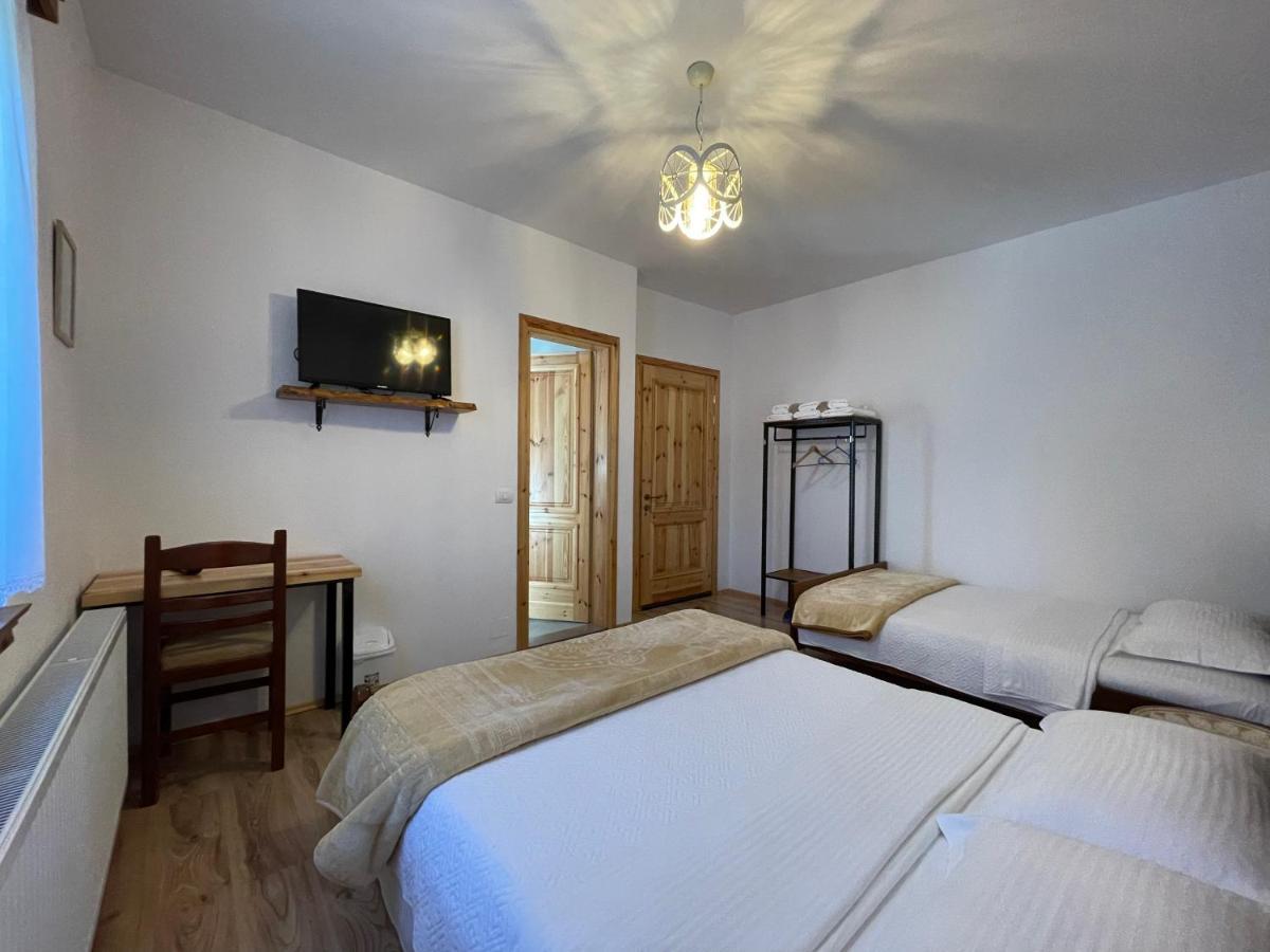 Hotel Bujtina Liana Voskopojë Exterior foto