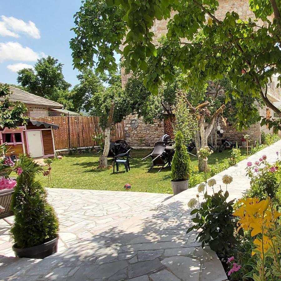 Hotel Bujtina Liana Voskopojë Exterior foto