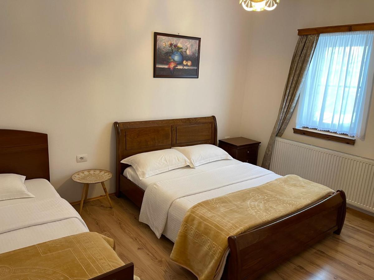 Hotel Bujtina Liana Voskopojë Exterior foto
