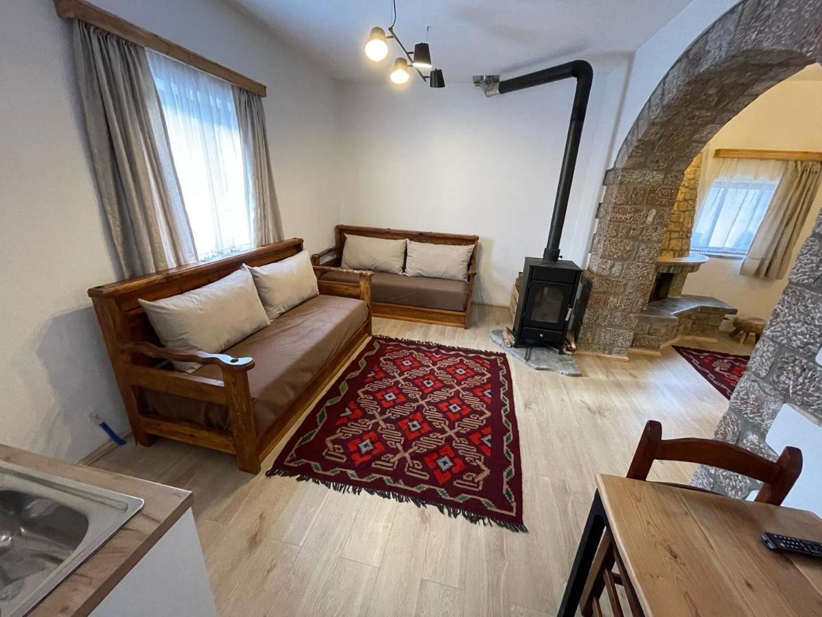 Hotel Bujtina Liana Voskopojë Exterior foto
